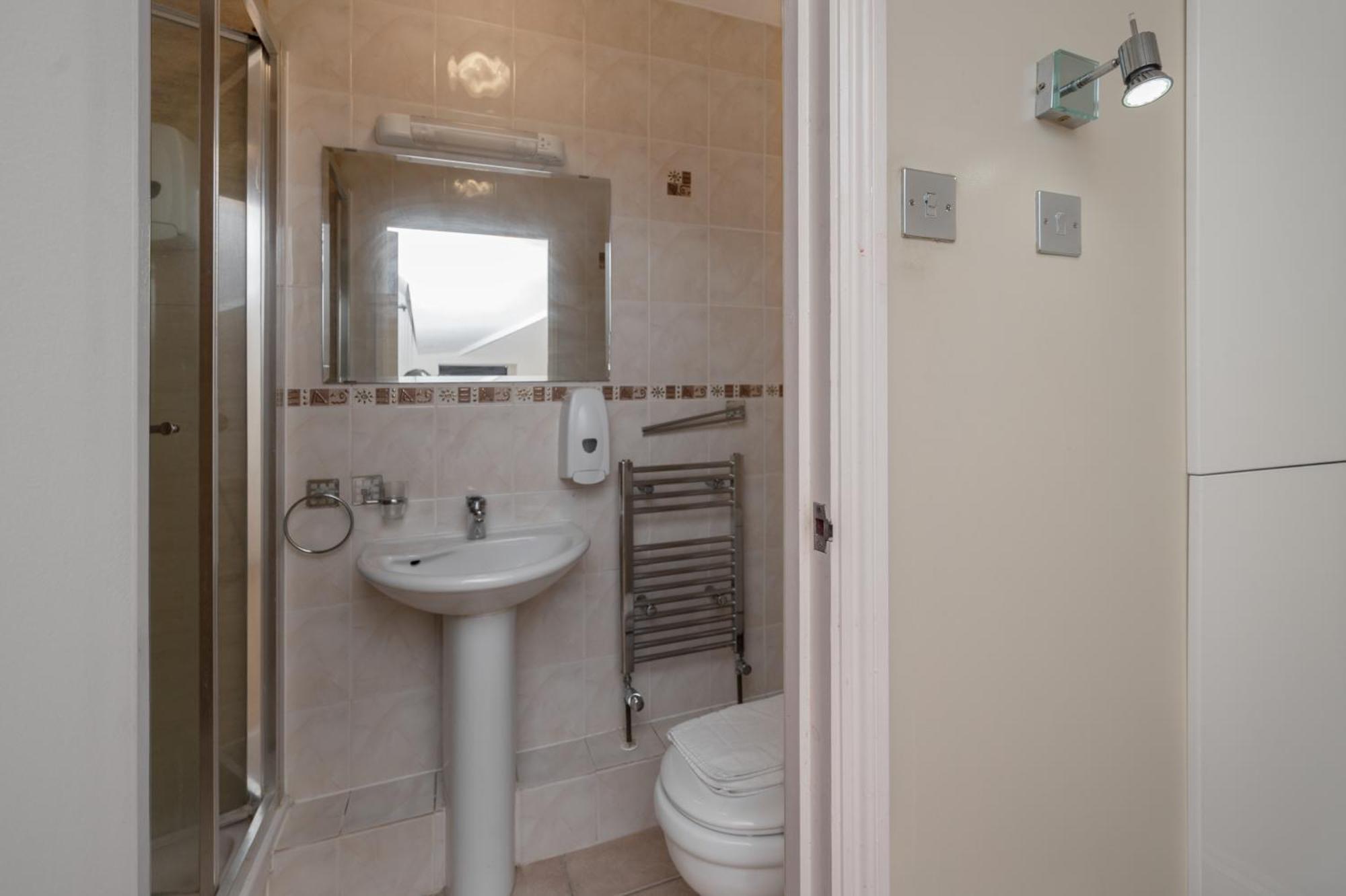 Flexistay Aparthotel Tooting Londra Exterior foto