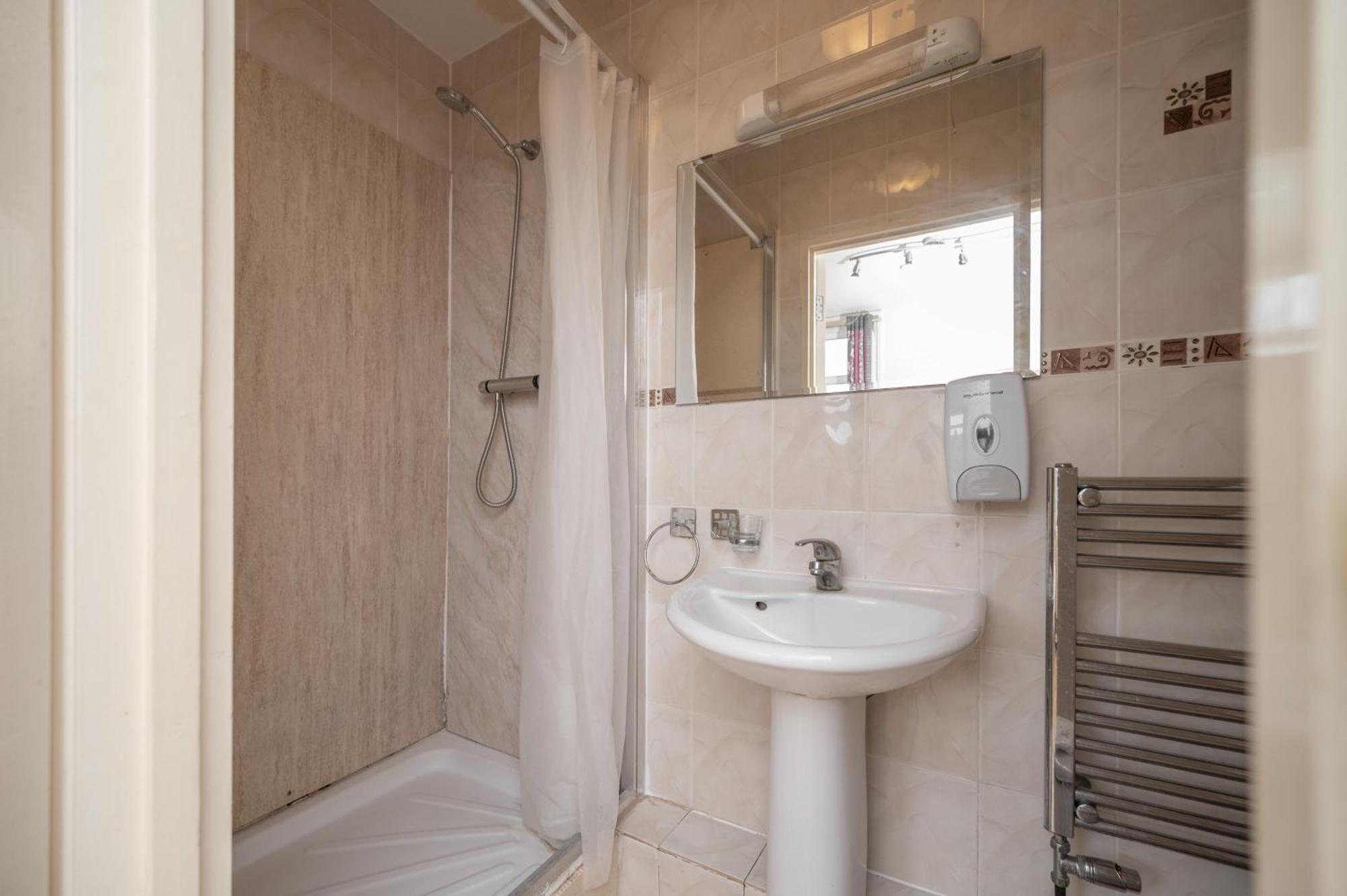 Flexistay Aparthotel Tooting Londra Exterior foto