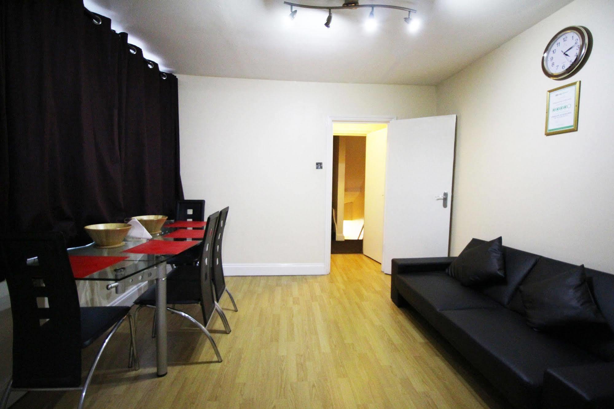 Flexistay Aparthotel Tooting Londra Exterior foto