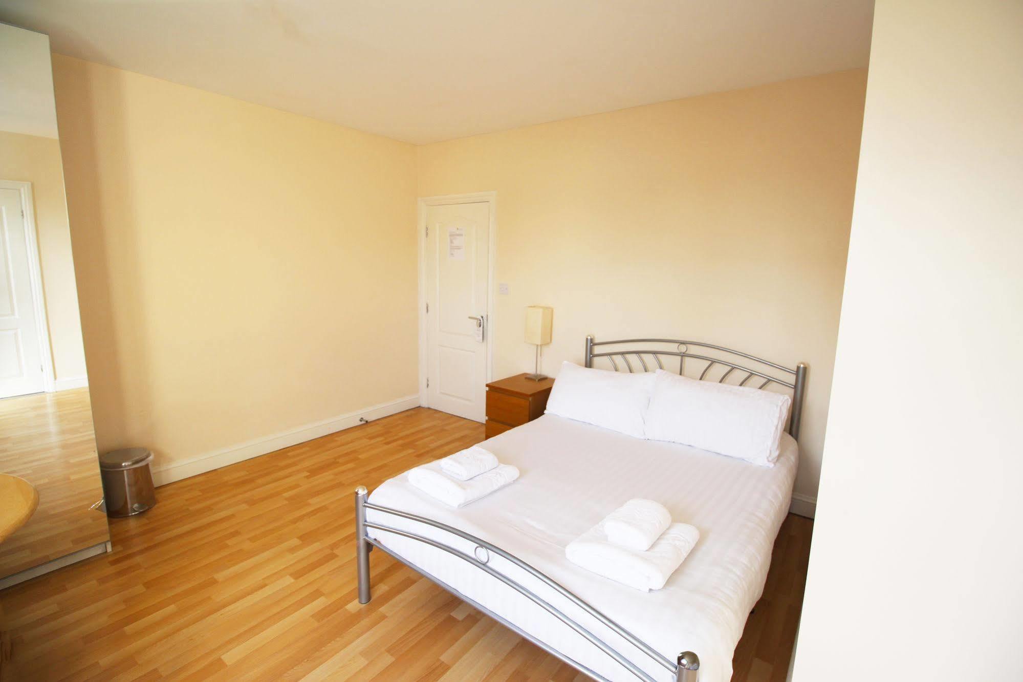 Flexistay Aparthotel Tooting Londra Exterior foto