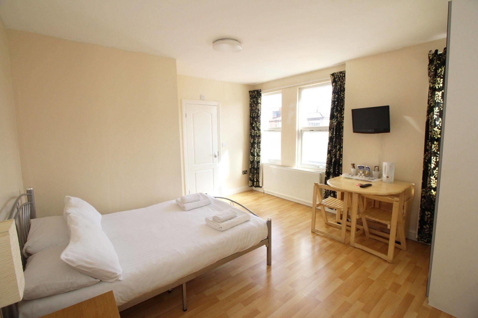 Flexistay Aparthotel Tooting Londra Exterior foto