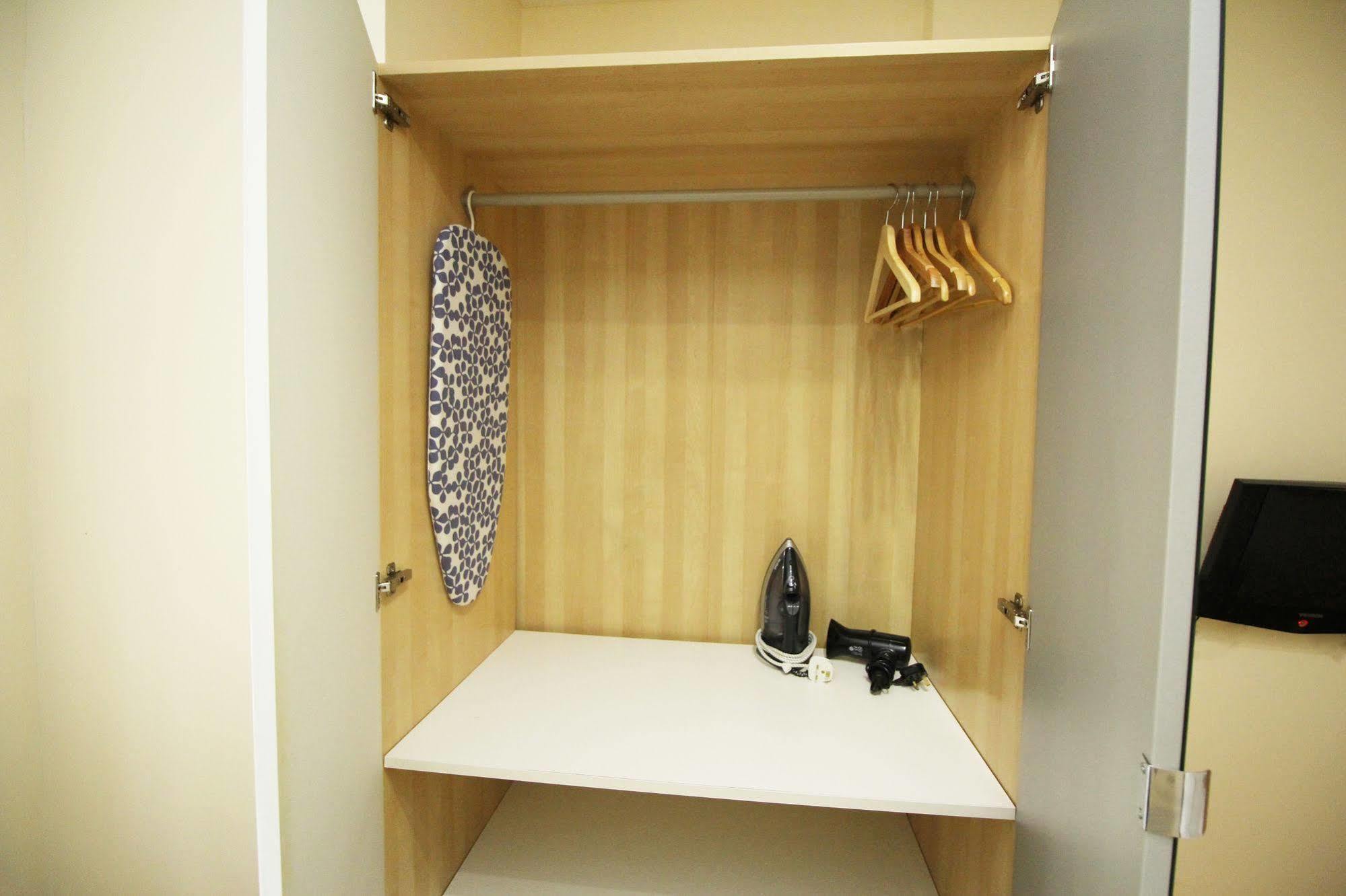 Flexistay Aparthotel Tooting Londra Exterior foto